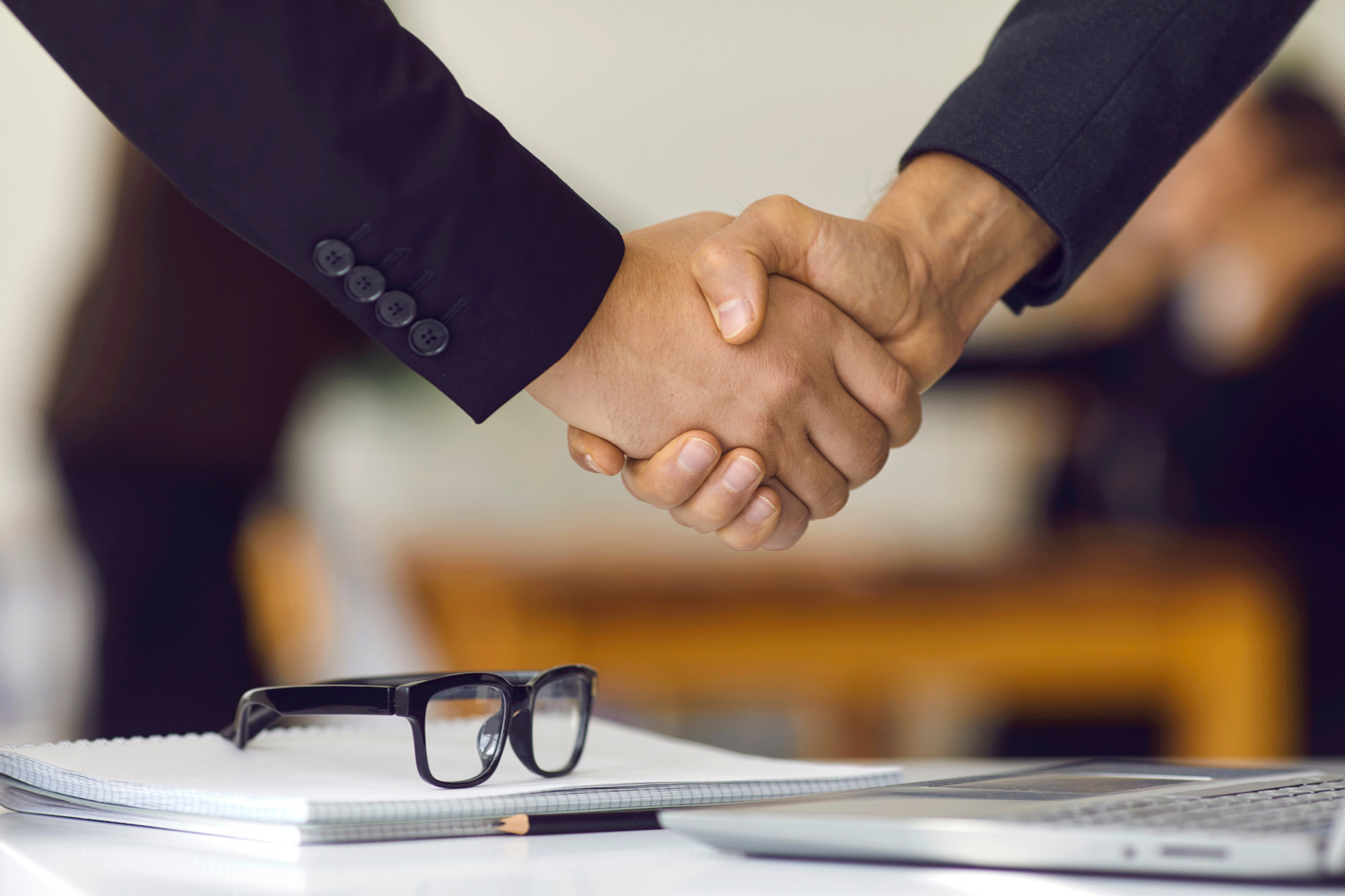 Los principales proveedores mundiales de logística y cumplimiento: ¿Quién liderará el mercado en 2025?